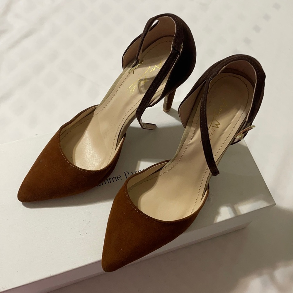 Pointed toes heels